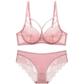 Set di lingerie in pizzo rosa polvere con reggiseno con ferretto e slip coordinati - 70A / Rosa