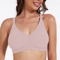 Seamless light pink non-wired bra with leaf texture and wide straps for daily comfort - Pink