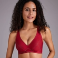 Sujetador deportivo rojo sin costuras con costuras grises sobre modelo profesional - S / Burdeos