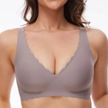 Sujetador sin costuras gris-violeta sin aros con escote en V y bordes ondulados - S / Gris