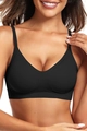 Primer plano de un sujetador negro sin costuras de nailon elástico en una modelo femenina - 2XL / Negro