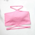 Brassière rose côtelée à col licou avec bandes croisées et rembourrage amovible - Rose