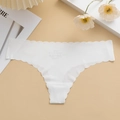 Tanga en soie glacée sans couture blanc avec texture côtelée et bords festonnés - S / Blanc