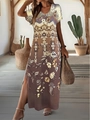 Détail d'une robe longue bohème à col en V avec imprimé floral et fente latérale haute - café