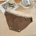 Bragas de seda de hielo marrones sin costuras con encaje beige y lazo suave - S / Café Oscuro