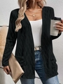 Detail der schwarzen Strickjacke mit Wellenstruktur und urbanem Freizeitstil - 1XL / Schwarz