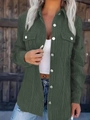 Dettaglio camicia di velluto a coste verde scuro con tasche applicate sul petto - Taglia S / Top / Verde