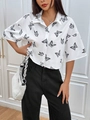 Detalle de camisa holgada con estampado de mariposas, cuello de solapa y botones blancos - S / Blanco