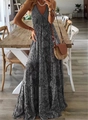 Détail d'une robe longue bohème à plusieurs niveaux avec col en V et motifs fleuris - S / Bas / Gris