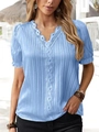 Chemise bleu clair à col en V, manches courtes avec dentelle et texture plissée en extérieur - S / Bleu Ciel