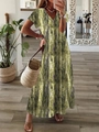 Détail d'une robe longue bohème à imprimé léopard avec col en V et tissu d'été léger - S / Vert olive