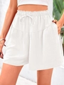Dettaglio degli shorts da spiaggia bianchi a vita alta con trama in rilievo e cordino - S / Bianco