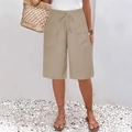 Détail du short en lin kaki taille haute avec grandes poches cargo et taille à cordon - Kaki