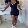 Robe courte noire moulante avec col en V et bordures rayées rouge et blanc - 2XL / Noir