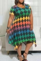 Detalle de vestido de talla grande con estampado de arlequín colorido y dobladillo asimétrico - XL / Estilo Geométrico Colorido