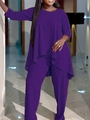Détail d'un ensemble deux pièces violet avec haut asymétrique et pantalon assorti - Bleu Violet