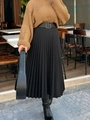 Gonna lunga a pieghe nera taglie forti da donna con cintura alla moda per l'autunno - 1XL / Nero