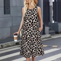 Elegantes ärmelloses Midikleid mit Leopardenmuster, Rundhalsausschnitt und Taschen - S / Schwarzer Leopard