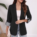 Blazer nero sfiancato da donna con risvolti a righe sulle maniche e stile chic - S / Nero
