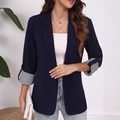 Blauer schmaler Damenblazer mit gestreiften Ärmelaufschlägen und praktischen Taschen - 1XL / Dunkelblau
