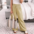 Dettaglio della vita alta elastica con cordoncino sui pantaloni larghi kaki da donna - S / Cachi