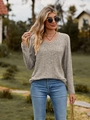 Camiseta gris de manga larga con cuello en V y textura acanalada con vaqueros azules casual - S / Caqui