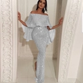 Glitzerndes silbernes Pailletten-Abendkleid schulterfrei mit Rüschen und Meerjungfrau-Schlitz - S / Silber