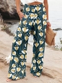 Détail de la taille élastique froncée sur un pantalon large à fleurs bleu marine d'été - Jaune