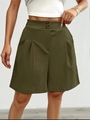 Detail of high-waisted olive green wide-leg shorts with double-button closure and pleated fabric - Army Green