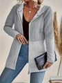 Détail de sweat à capuche gris clair zippé avec textures torsadées et design patchwork - 1XL / Gris