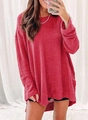 Dettaglio della maglia rossa a nido d'ape con taglio oversize e spacchi laterali chic - S / Borgogna