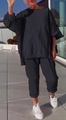 Damen Set mit schwarzem Oversize-Sweatshirt und passender gerade geschnittener Freizeithose - Oberteil Und Unterteil / S / Schwarz