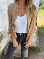 Dettaglio del cardigan in maglia all'uncinetto kaki con motivi geometrici traforati - S / Cachi