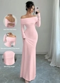 Dettaglio dell'abito rosa con spalle scoperte che mostra l'elegante nodo sul retro - Taglia S / Rosa