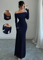 Dettaglio dell'abito blu navy con spalle scoperte, nodo a intreccio e apertura posteriore - Taglia S / Blu Notte