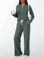 Zweiteiliges Damen-Loungewear-Set mit Rippstrick, Henley-Oberteil und weiter Kordelzughose - XS / Grün