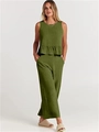 Detalle del conjunto de dos piezas verde oliva con top plisado sin mangas y pantalón ancho - S / Top y Pantalones / Verde Militar