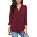 Detail van elegante wijnrode chiffon blouse met V-hals en geplooide details voor dames - S / Bordeauxrood