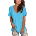 Casual lichtblauw dames T-shirt met V-hals, opgerolde mouwen en een zijsplit - S / Lichtblauw