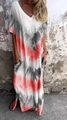 Dettaglio del motivo tie-dye a V e della tasca laterale su questo abito lungo estivo casual - Taglia S / Pantaloni e gonne / Rosso