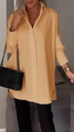 Detail eines eleganten ingwergelben Langarmshirts mit Seitenschlitzen und verdeckter Leiste - S / Gelb