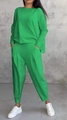 Dettaglio del set casual verde acceso con top a girocollo e pantaloni ampi con pieghe in vita - Verde