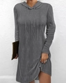 Vestido de punto gris con capucha, manga larga y detalles de trenzado - S / Gris
