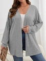 Dettaglio della trama del cardigan grigio a maglia a coste verticali e maniche lunghe - XL / Grigio