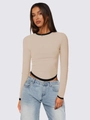 Λεπτομέρεια από μπεζ πλεκτό crop top με μαύρες αντιθέσεις και στρογγυλεμένο στρίφωμα - XS / Βερικοκί