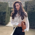 Elegante blusa de gasa semitransparente blanca con cuello en V y lazo en color blanco - S / Albaricoque