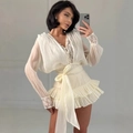 Elegante abito corto in pizzo e chiffon bianco con scollo a V e cintura in vita - Taglia S / Albicocca