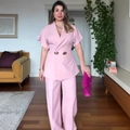 Chique roze pakset met top met korte mouwen en revers en wijde broek met hoge taille - S / Roze