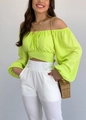 Dettaglio crop top verde neon con spalle scoperte, maniche a sbuffo e lacci in vita - S / Giallo