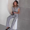 Damen-Set aus ärmelloser Weste und gerader Hose im minimalistischen grauen Büro-Stil - S / Grau